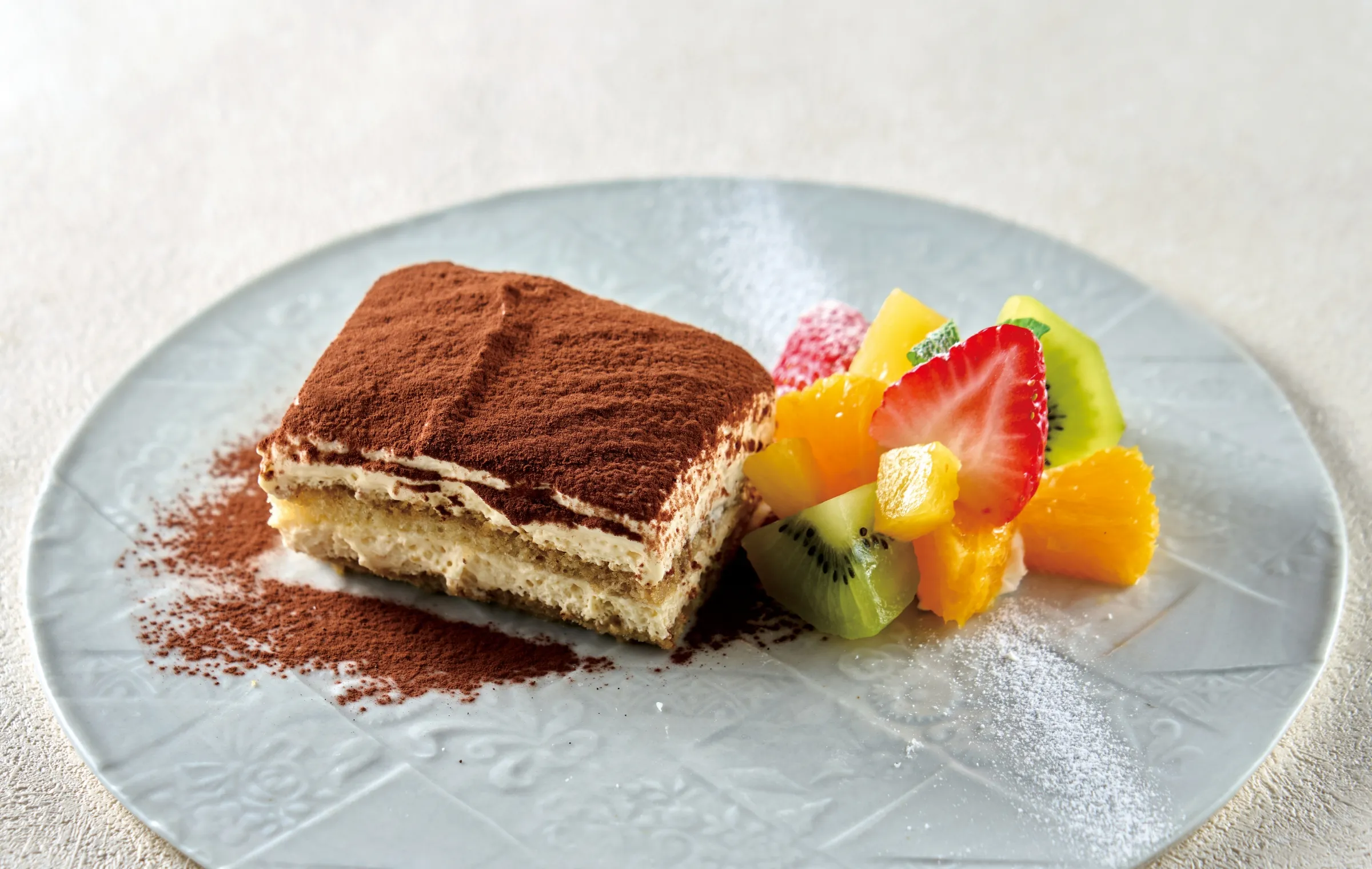 自家製ティラミス 季節のフルーツ添え