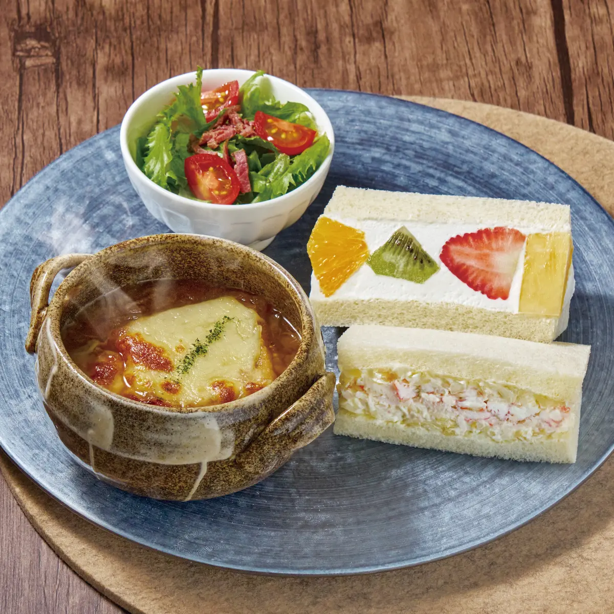 「オニオングラタンスープと選べるサンドプレート」販売開始！